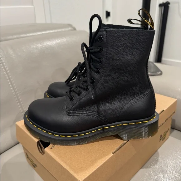 Dr. Martens Black Leather Women's Boots - 1460 Pascal - Picture 2 of 9